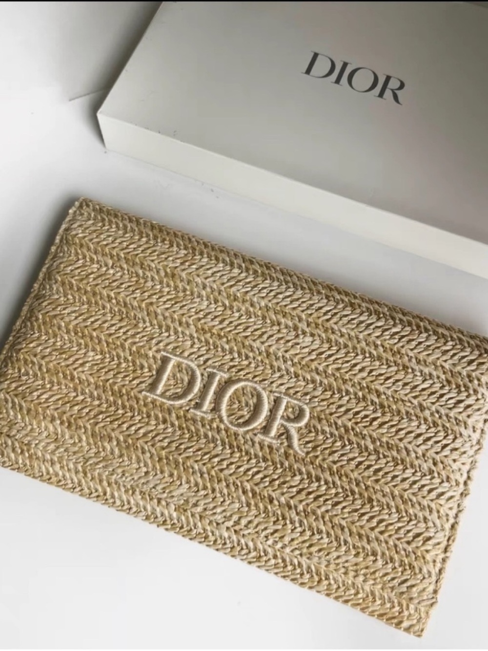 Dior beauty gift straw cosmetic bag - Picture 2 of 9